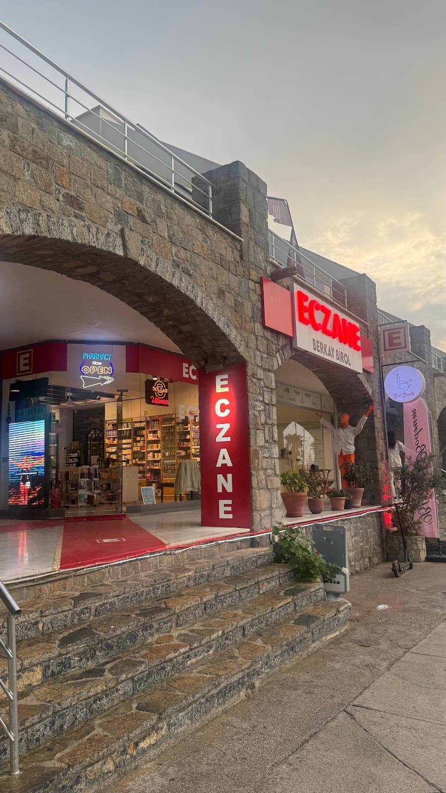 BERKAY BİROL ECZANESİ