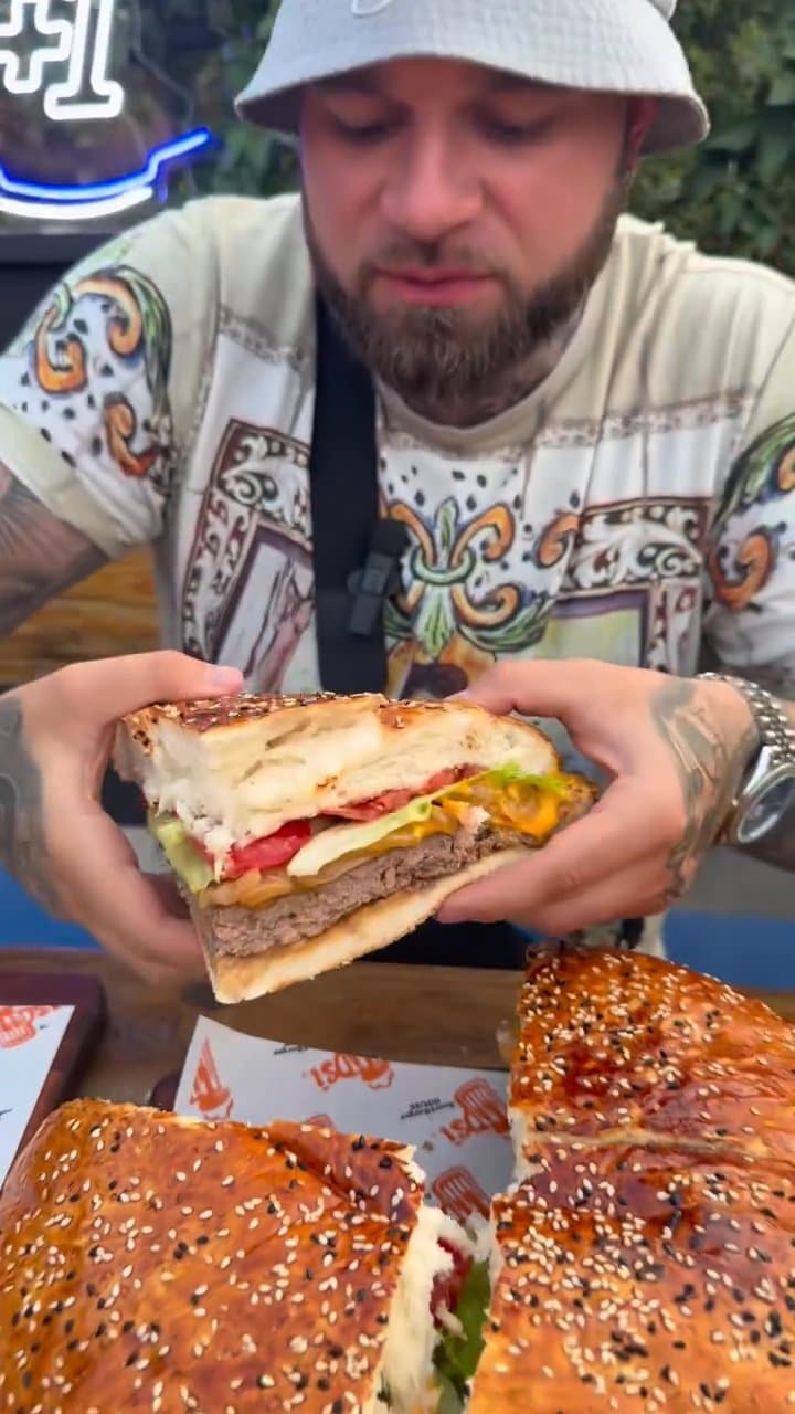 İçinde Patlayan Havai Fişekli Burger Deneyimi!