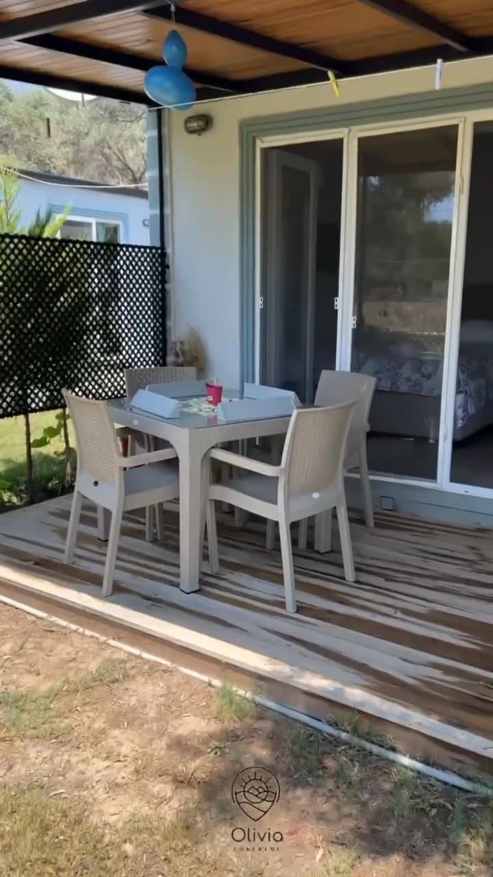 Olivia Tiny Home, Çökertme