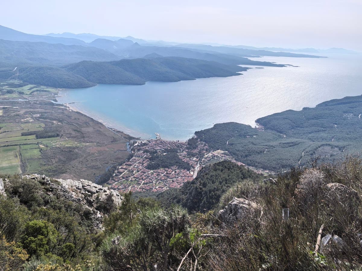 Akyaka Radio and Cell Towers