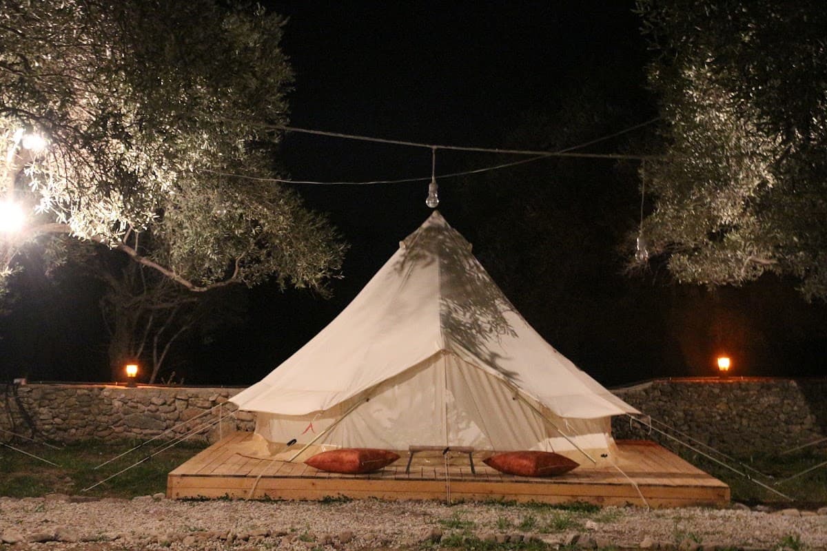 Ruina Glamping