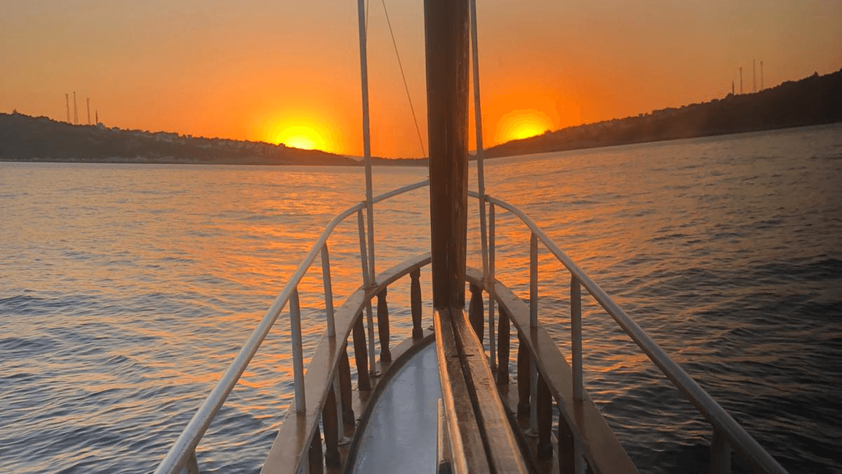 Bayar Boat Tour