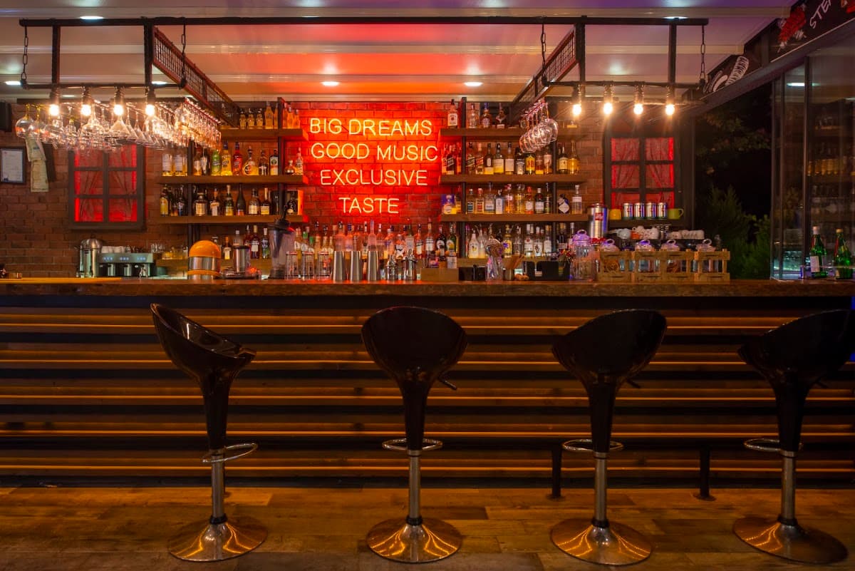 Caesar‑Et Lounge