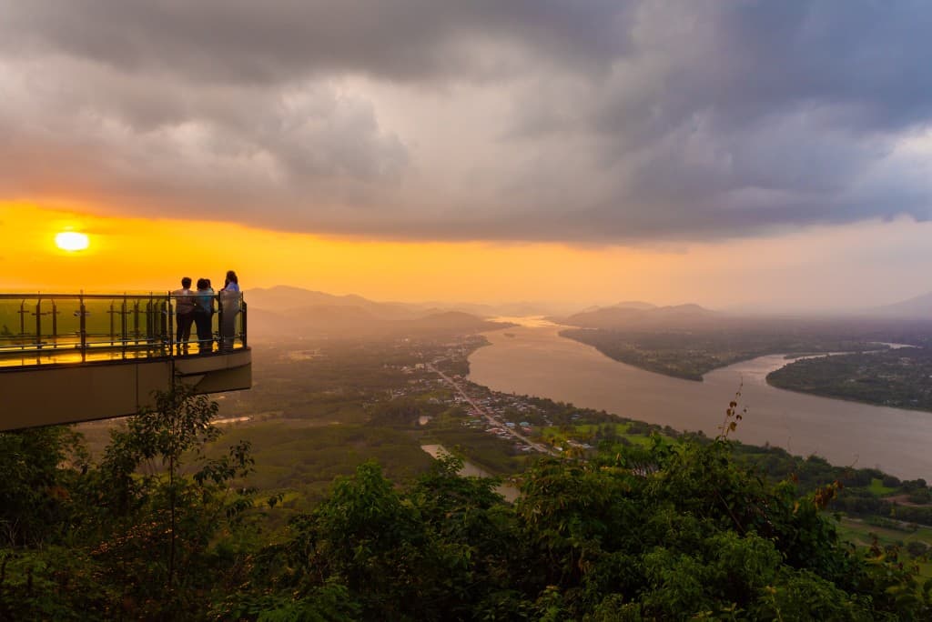 Skywalk-Sonnenuntergang über Laos