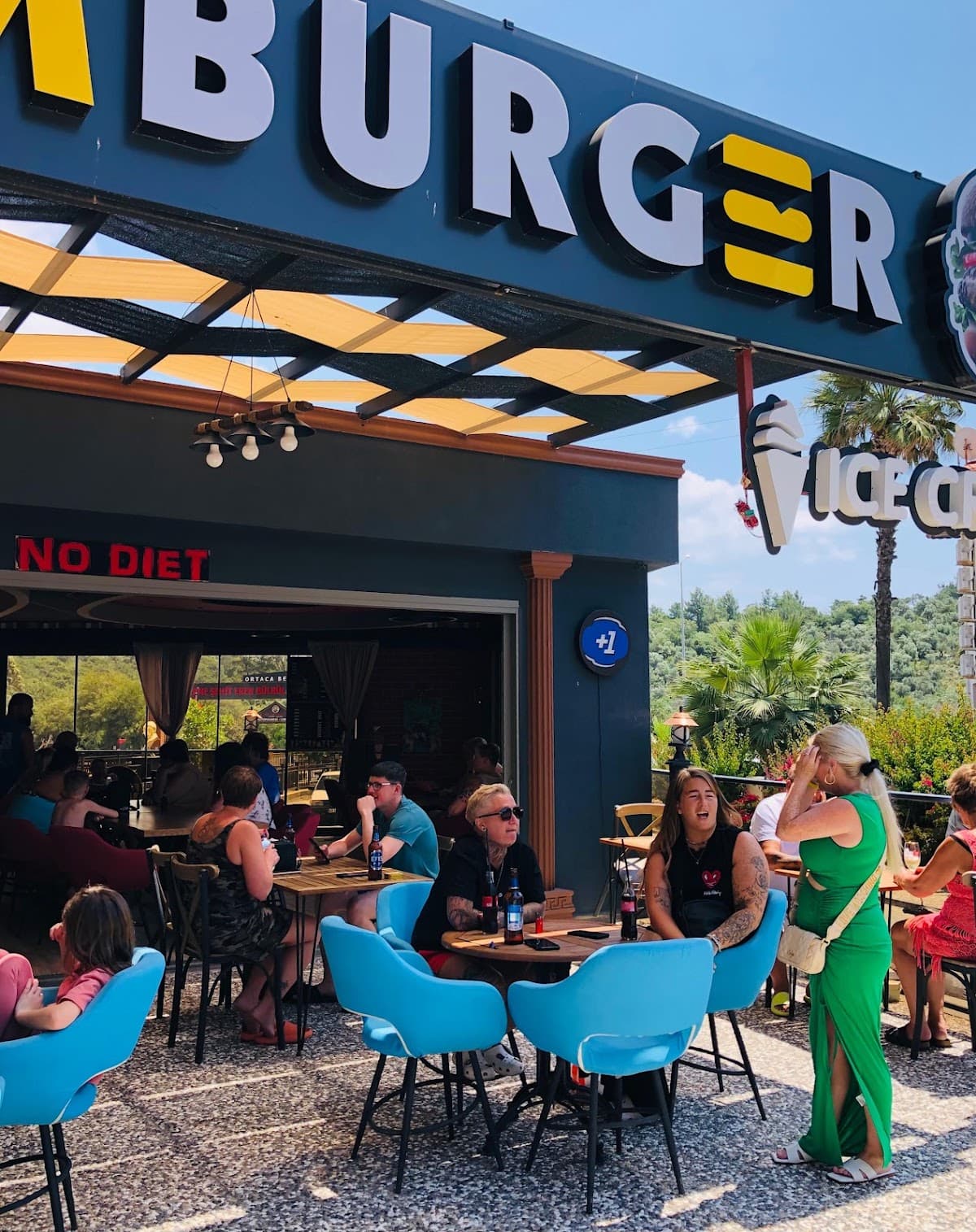 FAM BURGER