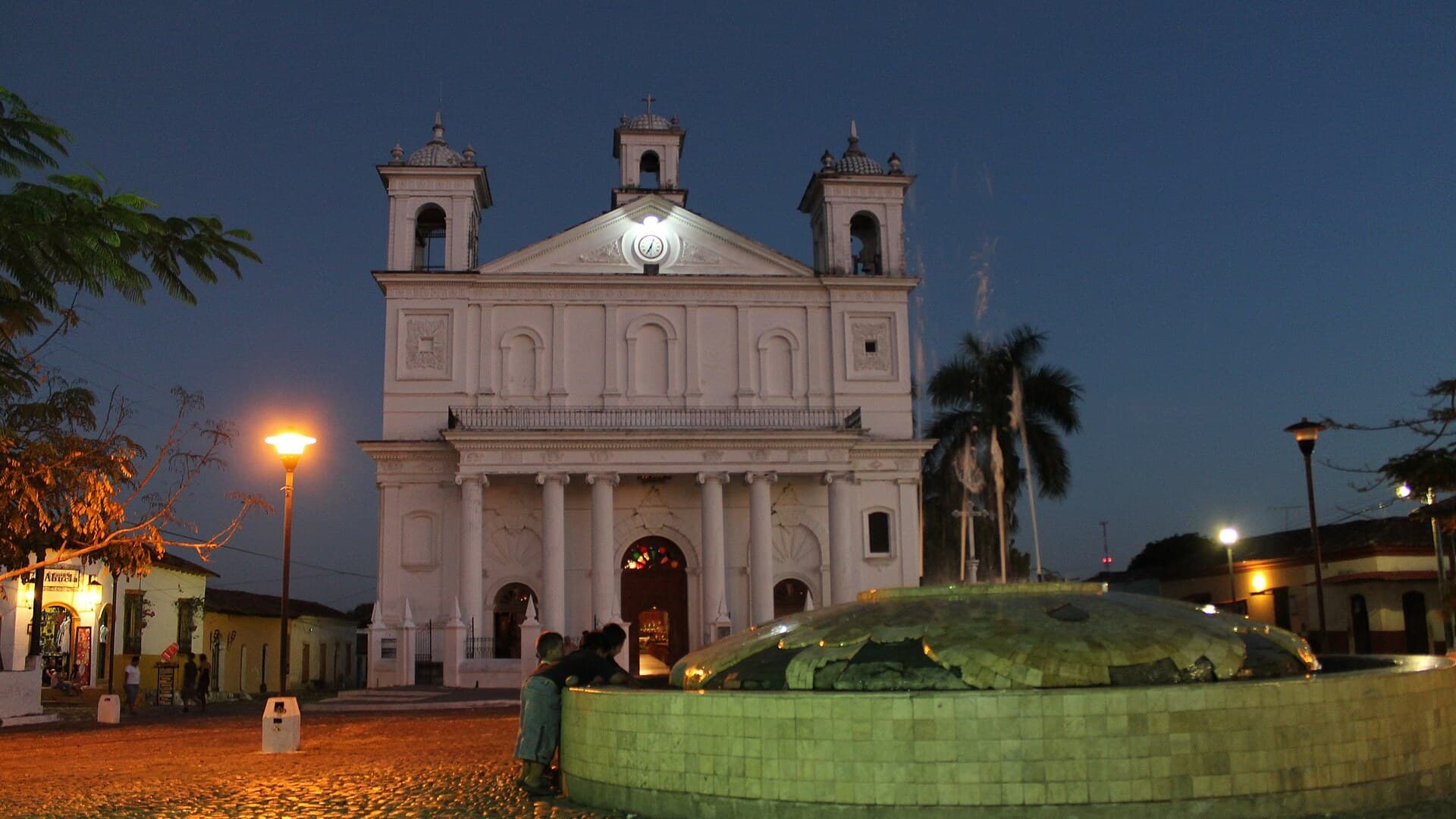 Suchitoto Rehberi