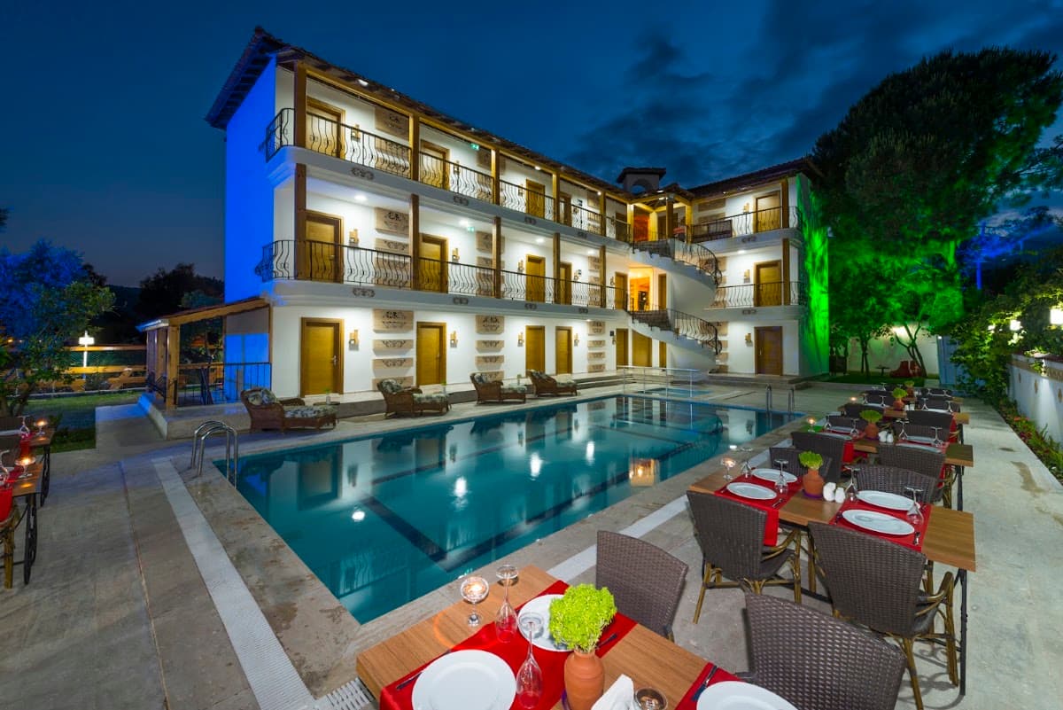 Amore Hotel Teki̇rova
